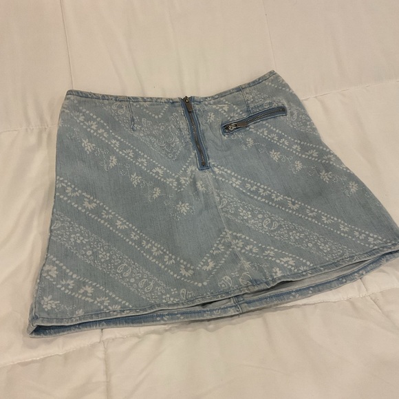BDG - White & Blue - Denim - Mini Skirt - Women’s 0 - Picture 3 of 9